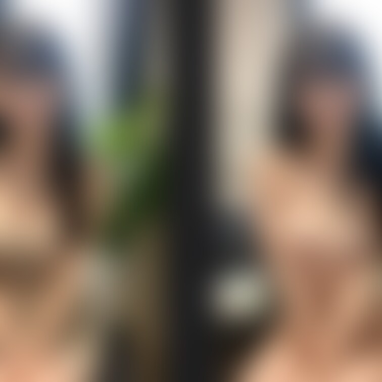 着衣と脱衣を並べた画像です。画像№329 