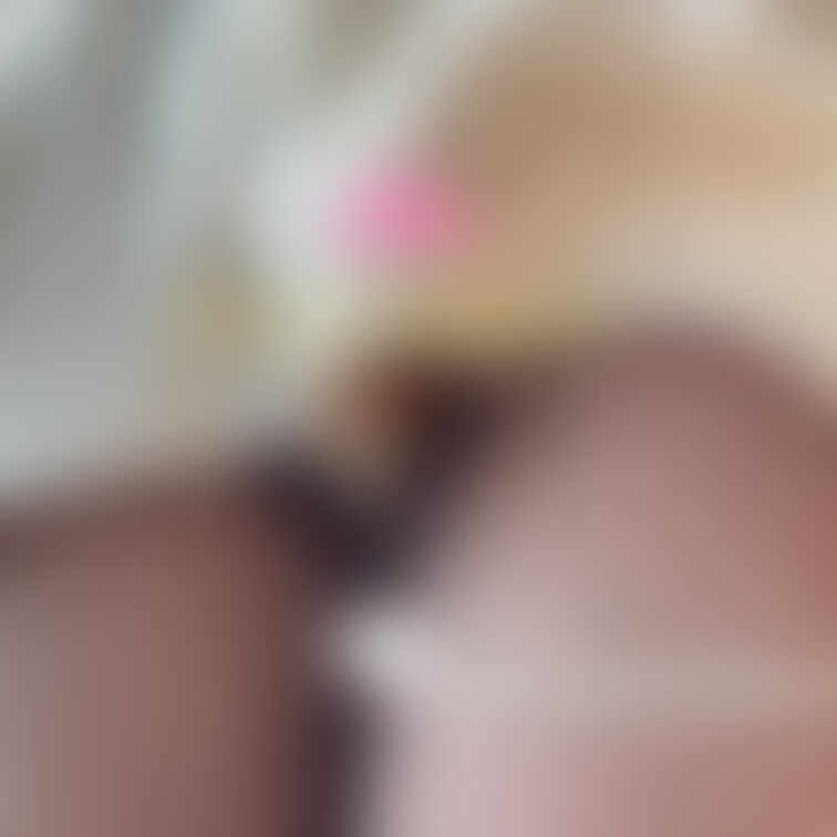 刺激の少ない　網タイツと紐Tバックのおしりの自撮りだけを無料プランで公開します！ちらっとみえる９５㎝のおしりが見えるのが