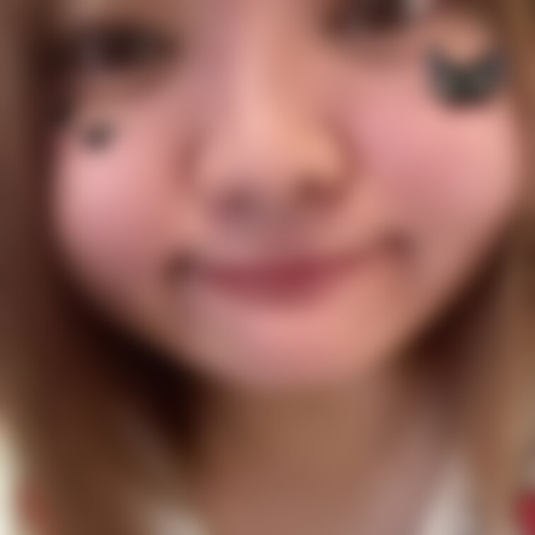 むにっ