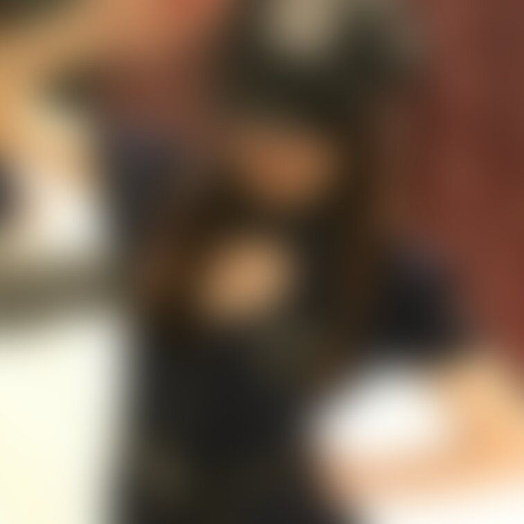 ハロウィンの日にポリスコスプレしてもらった時の写真です！
普段は真面目にお仕事している警察官が夜は淫らになる姿を想像す