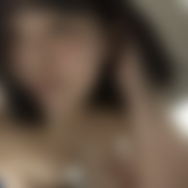 こっそりおっぱい♡
画質は暗いですが、カメラに覆いかぶさっていたり、誰にもバレないように撮ったみたいな構図♡
こうい