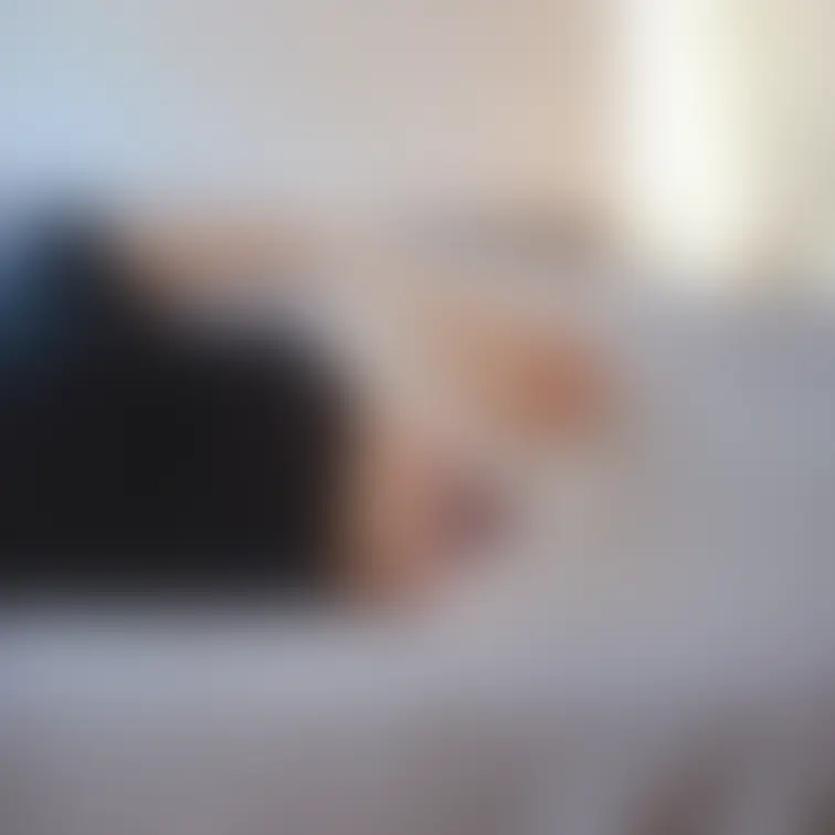 暑いからこんな格好でお昼寝しちゃいました。
素肌に触れるタオルケットが気持ちよくて…。
起きたら大分めくれてて、なん