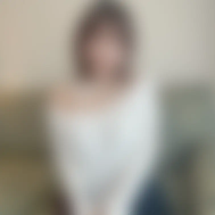 実はノーブラって気づいたかな？
ちょっと恥ずかしいけど、あなたの
癒しになれたらうれしいです💕
もっと見たいって欲