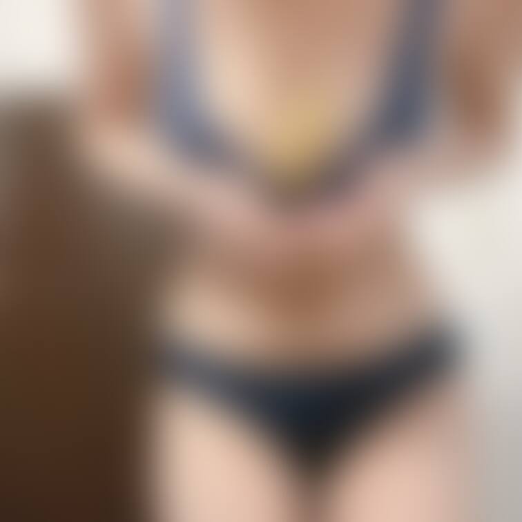 人妻がおっぱいにバナナを挟んで、最後に頬張る写真です🍌笑笑
でも、このバナナは物足りない💦
もっと硬くて大きいの
