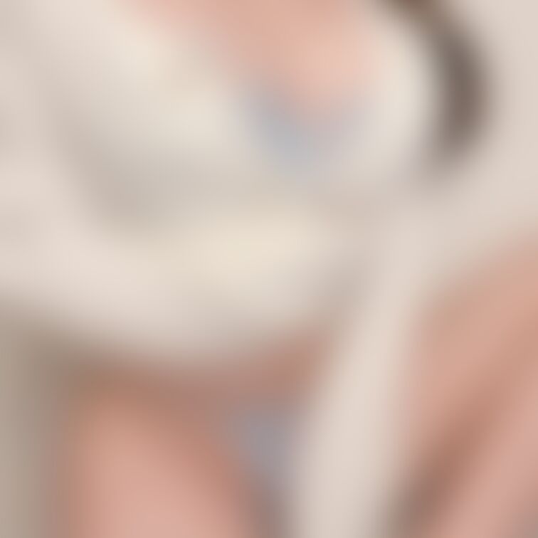 スケスケ下着

つけてる意味あるかな、、、?♡


明日も投稿あります♡





