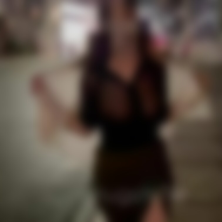 ハイボール2杯でほろ○○○い気分🍹🍹
テンション上がって帰りに夜のお散歩❤️

思いの外、スケスケシャツでした〜💗