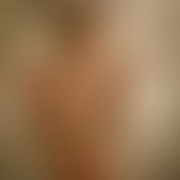 ガラス越しに映る愛妻の姿そ観て私は想う。

妻の背部に本来なら誰かを立たせ撮影をしてみたい妙な性癖心と嫉妬心が混同する何