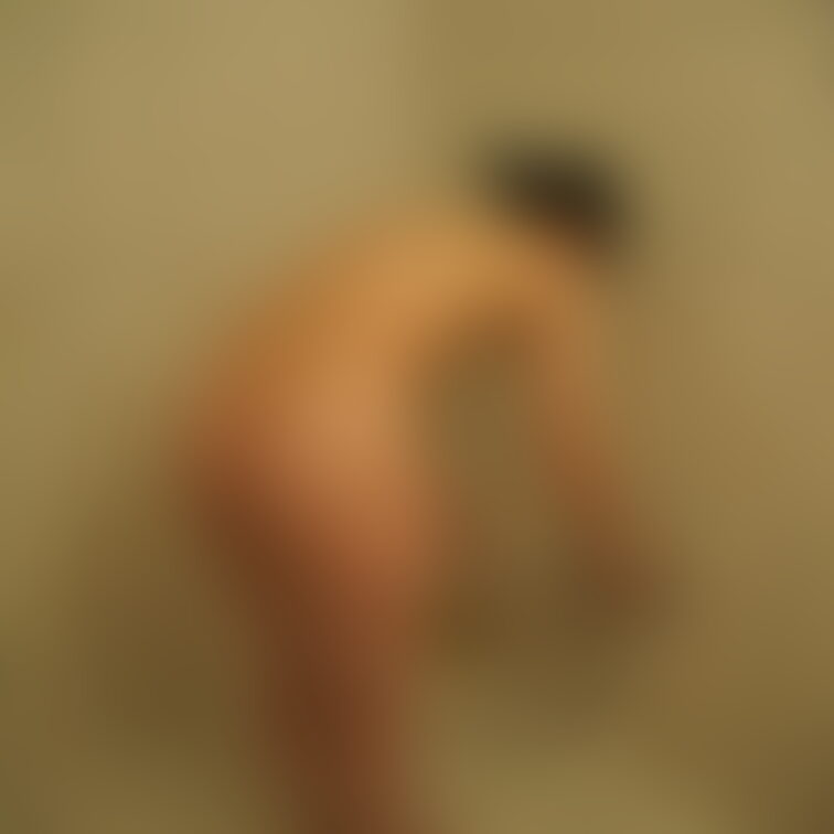 Yさん。混浴オフ会で知り合って、こうしてホテルでの個撮にも付き合ってもらってます。今回はお尻特集。Yさんの美尻をどうぞ。