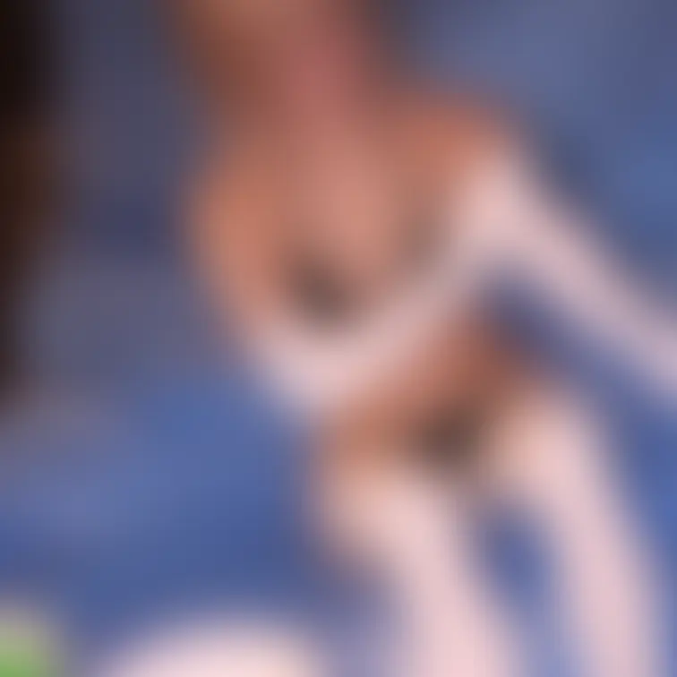 【超可愛い女の子の緑ペイントメッシー】
 スタイル抜群の可愛い女の子が、今度は緑色のペイントメッシーに挑戦してくれまし