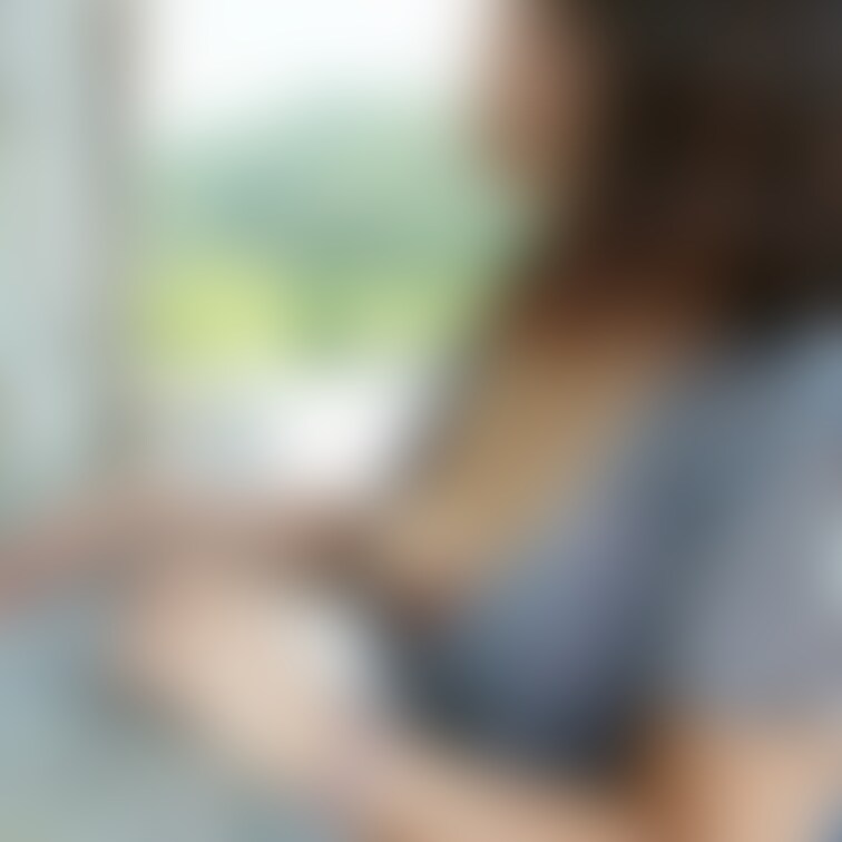 スケスケの服にカップレスブラでおっぱいをオープンにして散歩