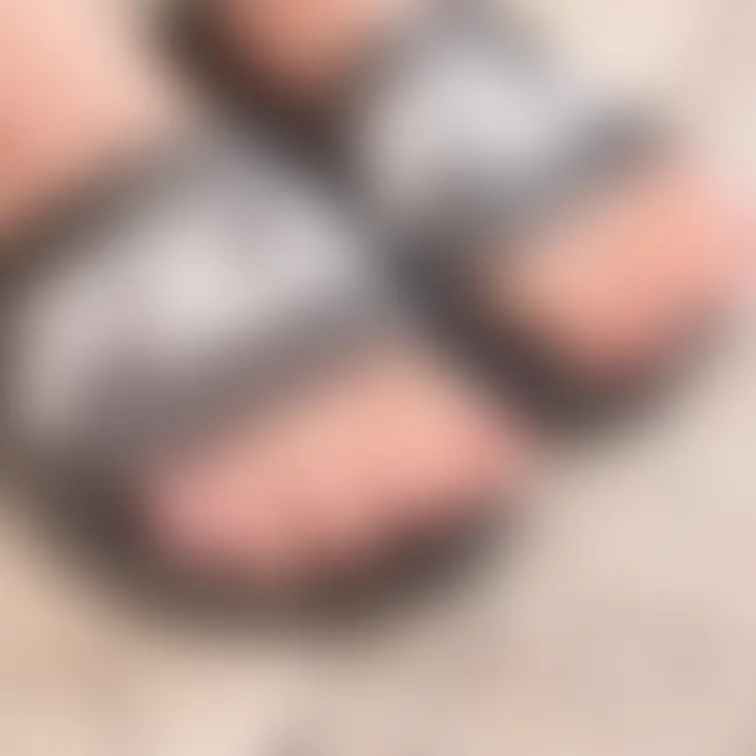【客観】サンダルを履いていたら爪先の足指の間に男根が突っ込まれて抜き差ししてシコシコされました👣サンダルフェチ向けのディ