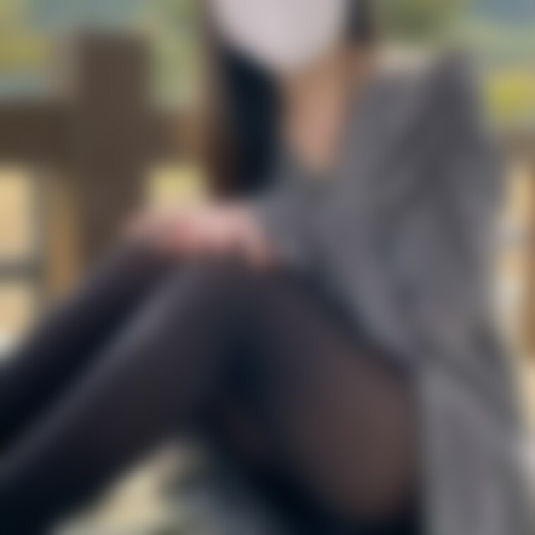 19秒動画❤スカートをヒラヒラしながら、
春風を楽しむめぐみん。
黒ストッキングならではのギリギリなチラリズムが下半