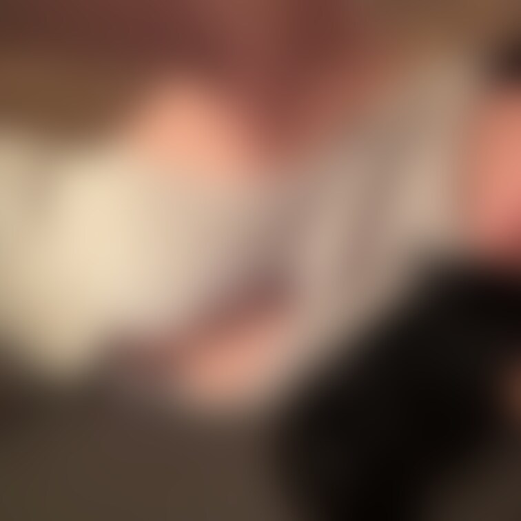会社で投稿するの…どうかと思いますね笑
今日はフォロワーさんに頂いたセクシーなストッキングをスーツの下に履いてお仕