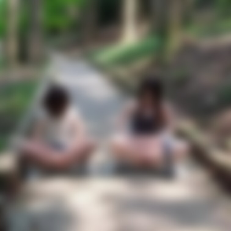『璃子＆梨夏』
お散歩途中で璃子が急にもよおして､梨夏がお付き合い(笑)
上から木こりさんに見られてたのを二人は知り