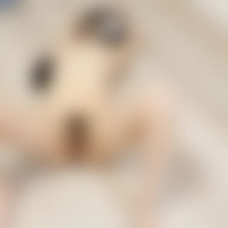 みずきの全裸M字開脚画像。全裸パーティーでゲームをするのが好きな気さくな女子です。なのに撮影となるとここまで見せてくれま