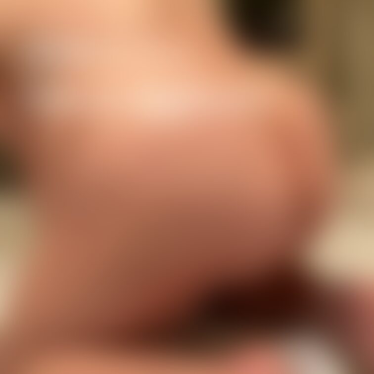 巨乳見て、今日も頑張ろう！！   
Get energy from my big boobs!   