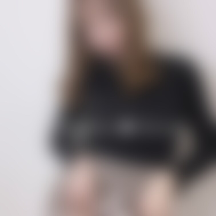 割れ目丸見えな透け透けパンティと顔の○○○は先程の投稿で❤️

さっきupした動画の切り抜き ‪✂︎‬
こうやって