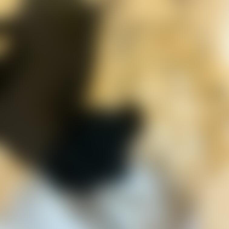 空手で2時間動いてできたシミと愛液です。
身長180cm、かなり鍛えてる体の大きな師範と
見つめ合いながらの組み手で