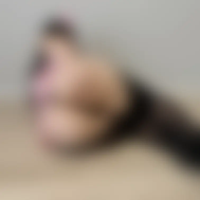 Tバックからはみ出してるしわで興奮してるんでしょ?