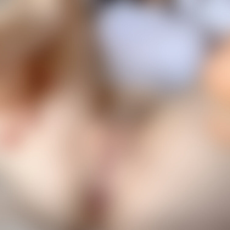 ○○○の女子大生のパイパンまんこです。

かわいい縦筋を堪能してください
