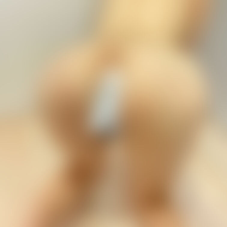 ヤバイやつ見せたるわ🤣💦💦💦
これはちょっとヤバすぎるだろ
ティッシュでケツ穴とマン◯隠したつもりなんだが…
ギリ