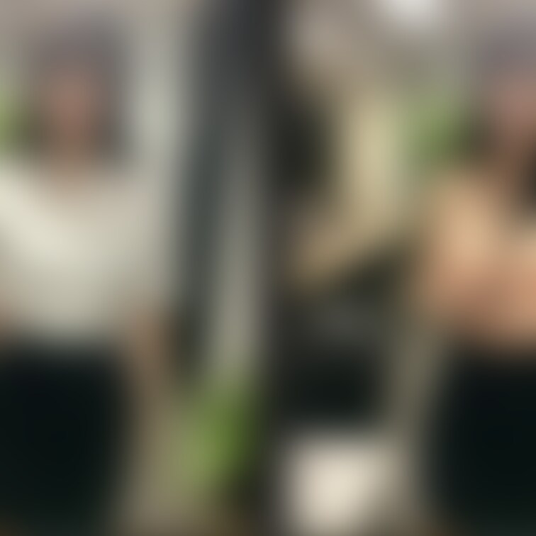 着衣と脱衣を並べた画像です。画像№182