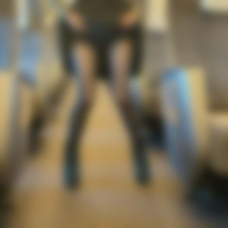新幹線グリーン車見せつけパンチラ