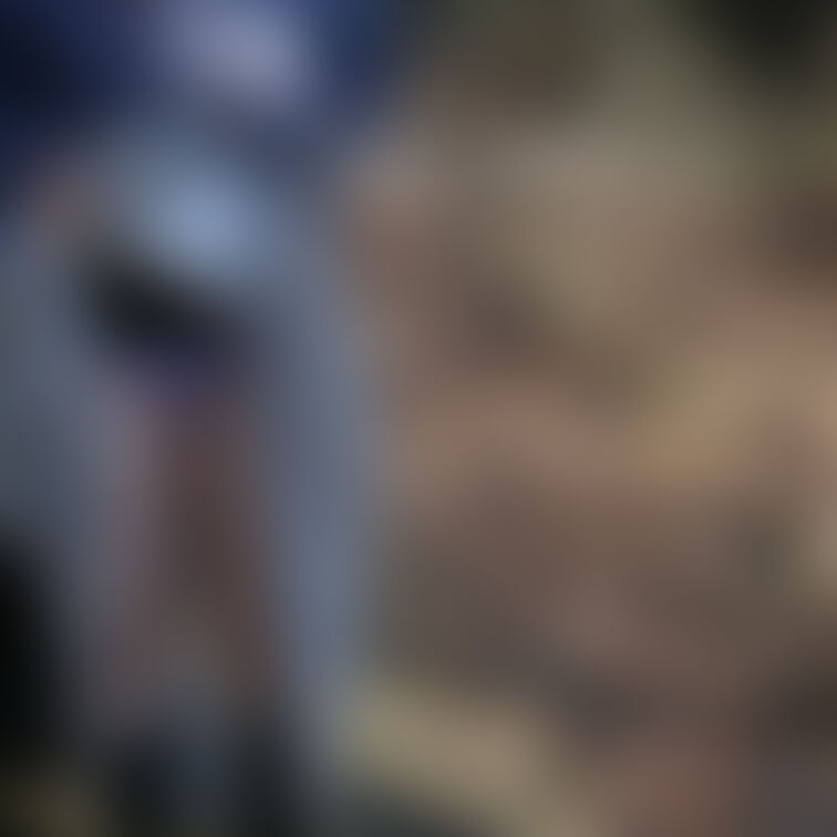 こんな事する妊婦さんどうでしょうか😍?
パンツ食い込ませてるポーズお気に入りです☺️
