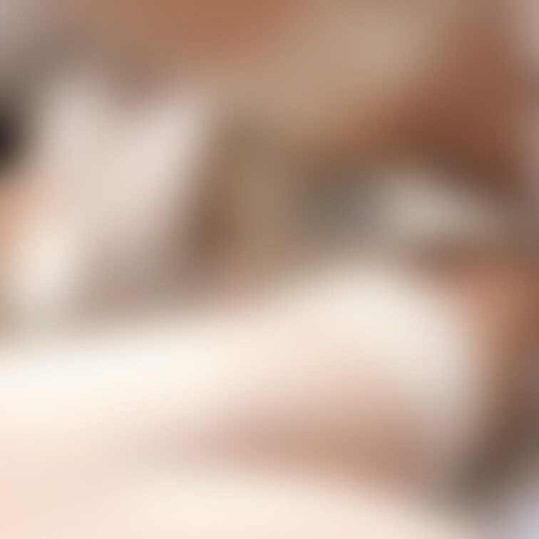 昼間からオナニーしてお潮吹いてるいやらしい人妻です…🥺💦
どなたか慰めてください💕