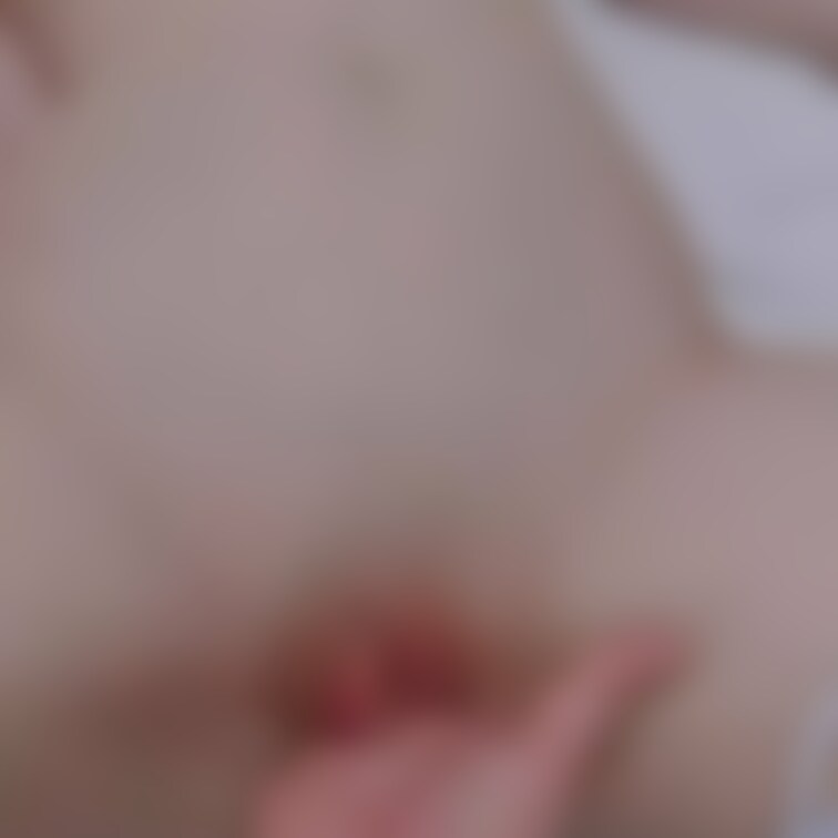 気持ち良くて腰が勝手に動いちゃう...😢
『ぎもぢぃ〜っ！』って叫んじゃうきき。

《いいね♡》が活動の励みになり