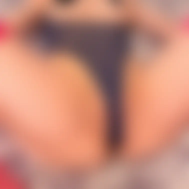おっぱい丸出しでお股もオープンにできる水着です👙
お股はずして😘
