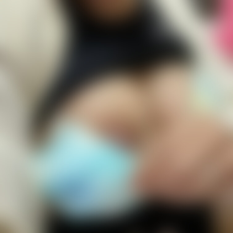 授乳中の様子😍
パンパンにはったオッパイから何もしなくても○○○乳が😆

吸われて伸びきった乳首どうですか☺️？
