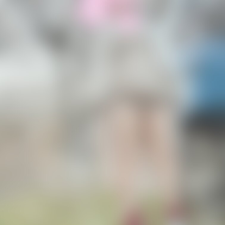 初めての野外露出😚(ソフト)
車の影に隠れてスカートを
捲りあげさせました😏
視線の先には道路があって、車が4