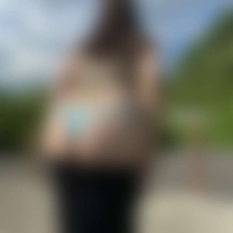 おはようございます❣️テカテカ光るTバック透け尻だよ