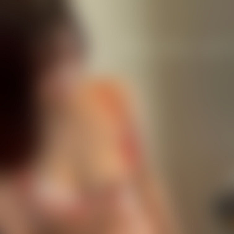 左乳首だけこんにちはしてる😂

ＧＷもあと少しで終わっちゃうねえ、皆は何して過ごしてた？？
私はドラマやアニメ見て