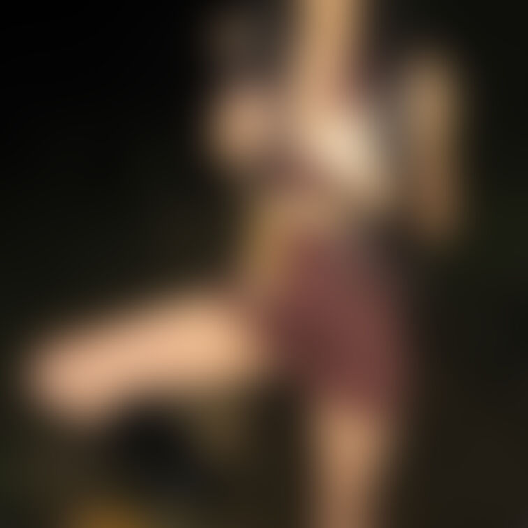 この時は、車で公園に行き、屋外でセックスするのをデジカメで自撮りしたんだと思います。小さくて暗い講演だったので、他に人が