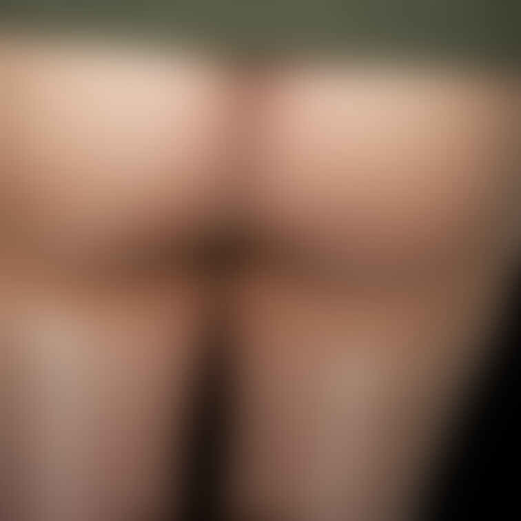 【極薄光沢ストッキングノーパン直穿き】
もっと応援プラン限定
画像：5枚

キラキラとムチムチは相性イイですね♪