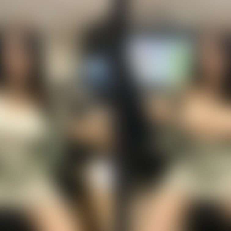 着衣と脱衣を並べた画像です。画像№370