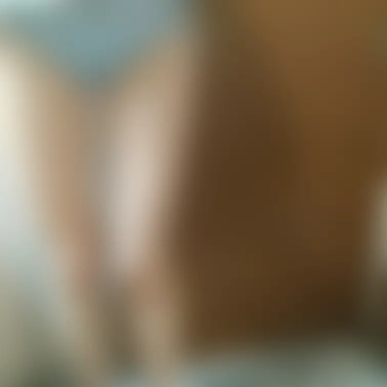 人妻、パンティー生脚