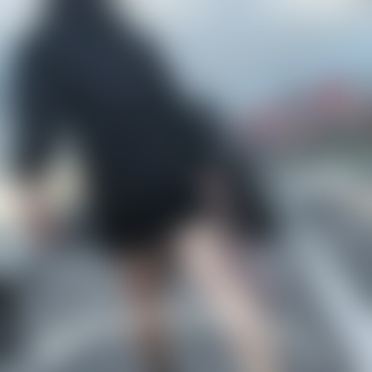 素人妻の丈の短いワンピースでのお出かけ。
帰ってからはゴロゴロして悪戯タイム。