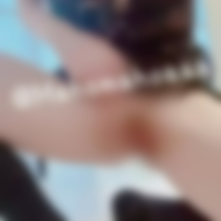 お汁がタラタラ垂れてる！！
そのままガニ股クリオナニー。
最後はドアップ🤍