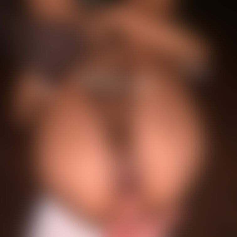 ギャルのま〇こ見て〜？？😘
手マンされるとすぐ吹いちゃう🙈🩷
