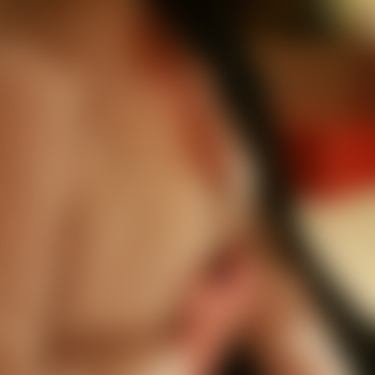 脱いでる途中ってえっちくないですか?