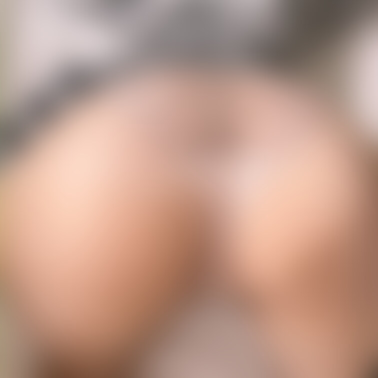 陰毛ふぇちさんと仲良くなりたいです💓
はみ出しちゃってるの好き？