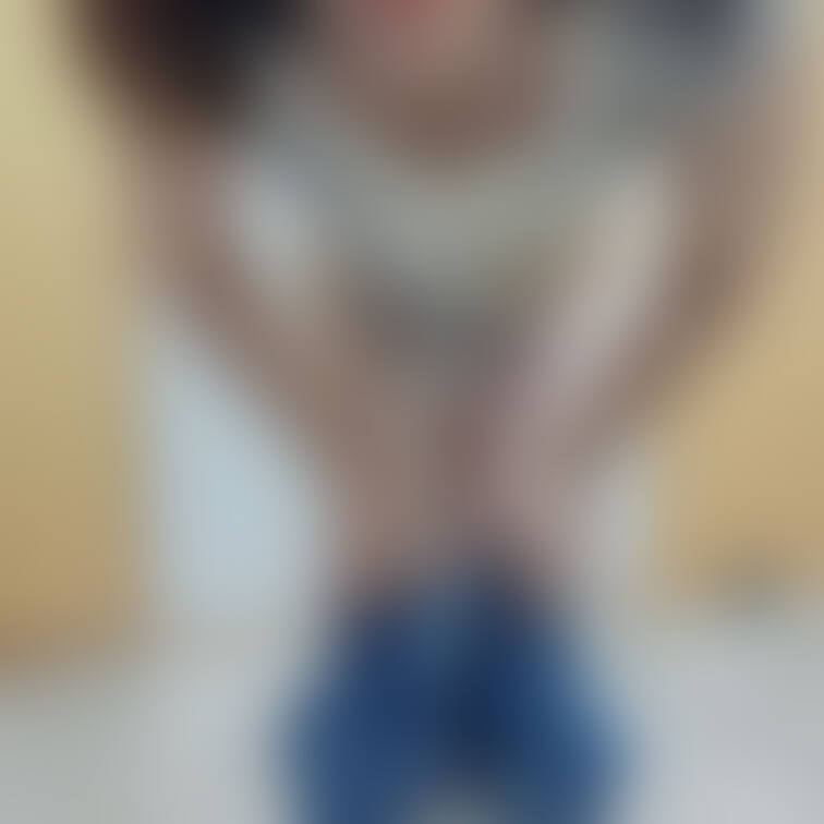 脱ぎ脱ぎシーン🩷。。。帰宅して暑いから脱いじゃうところ♪