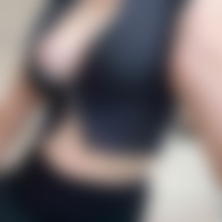 乳輪若干見えてる?