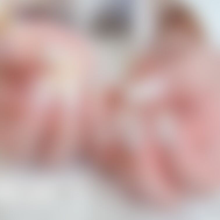 11月ネイル𝐃𝐚𝐲💅
結婚式へお呼ばれしたので 今回はウェディング風ネイルにして頂きました✨️
いつもの魔法少女やゴ
