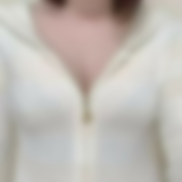 ゆさゆさ揺れる生おっぱいを堪能して❤️パーカーを開けたらブラ、そしてさらに…？
