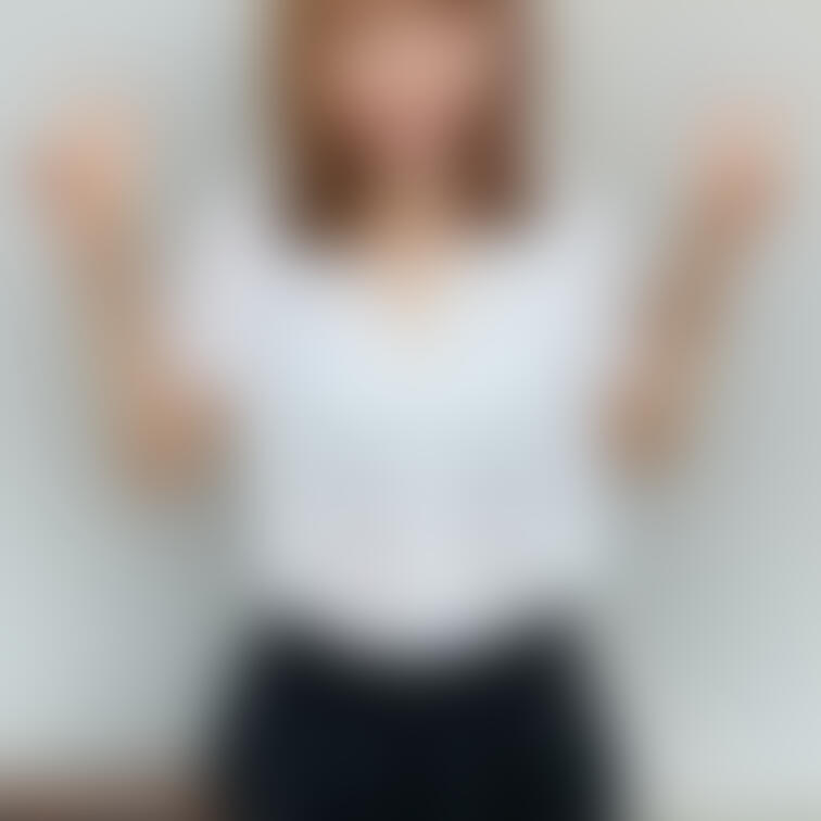 春奈の事を知ってもらうために先ずはお試し。SNSでに上げたり上げられなかった微エロ写真のお得セットです。