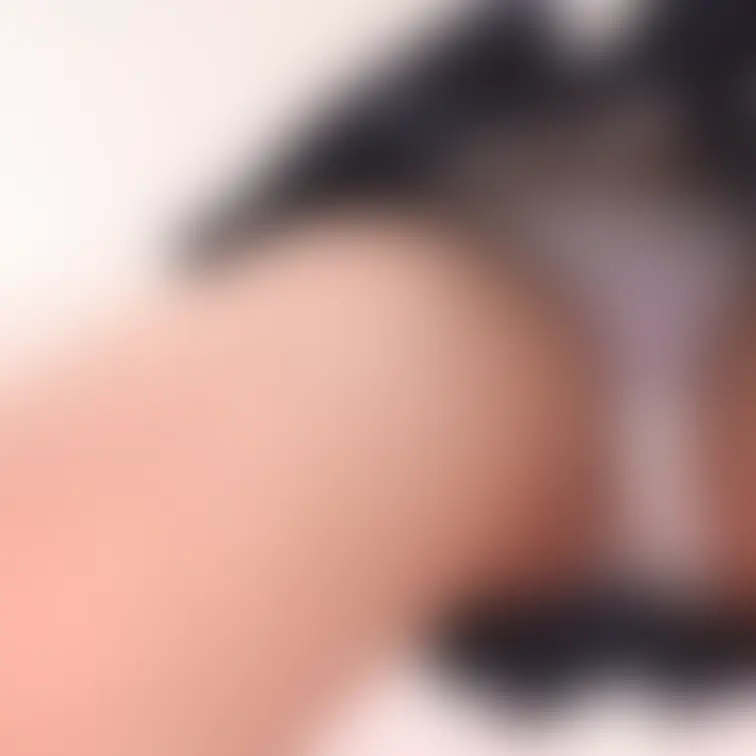 下からパンチラ
白パンティ見せてくれます。